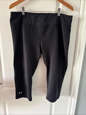 Under Armour Black Textured Performance Capri Leggings